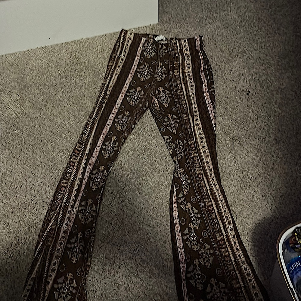 Brown bell bottom leggings design